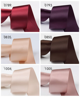 Nastro satinato in poliestere a doppia faccia da 25 mm per accessori di abbigliamento