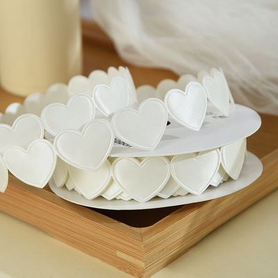 1.5cm*9m 2.5cm*9m Forma di cuore Nastro regalo in poliestere per il giorno di San Valentino