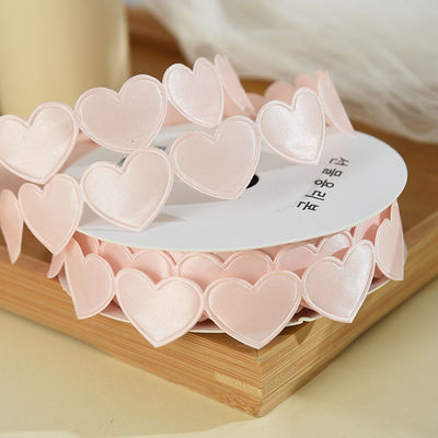 1.5cm*9m 2.5cm*9m Forma di cuore Nastro regalo in poliestere per il giorno di San Valentino