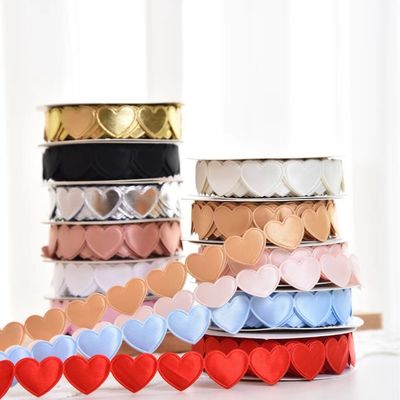 1.5cm*9m 2.5cm*9m Forma di cuore Nastro regalo in poliestere per il giorno di San Valentino