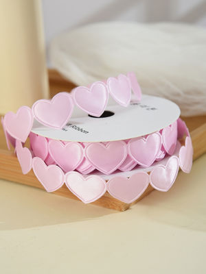 1.5cm*9m 2.5cm*9m Forma di cuore Nastro regalo in poliestere per il giorno di San Valentino