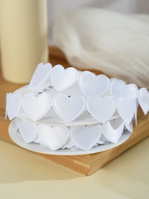 1.5cm*9m 2.5cm*9m Forma di cuore Nastro regalo in poliestere per il giorno di San Valentino