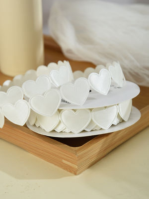 1.5cm*9m 2.5cm*9m Forma di cuore Nastro regalo in poliestere per il giorno di San Valentino