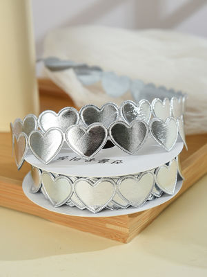 1.5cm*9m 2.5cm*9m Forma di cuore Nastro regalo in poliestere per il giorno di San Valentino